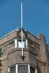 Vlaggenmasten: de Amsterdamse School is er dol op.
<br/>
Marcel Westhoff, augustus 2016